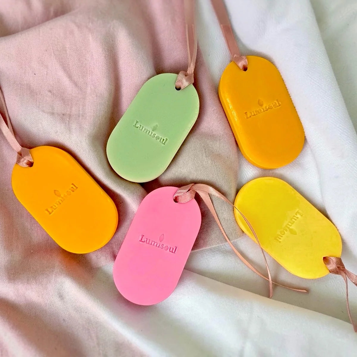 Odorizante parfumate pentru haine și dulap din ceară de soia, Lumisoul, handmade în România